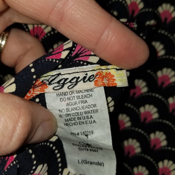 ⭐HP 6/29⭐Sleeveless w/Fabric Overlay & V Back Tank Top Size Large EUC - Picture 6 of 8